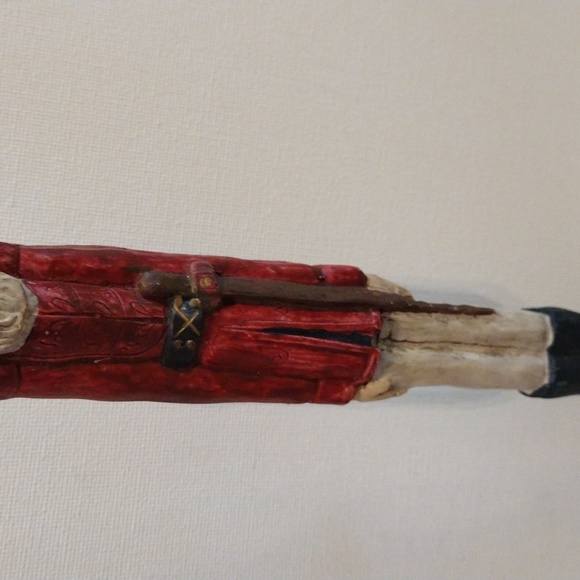 Beautiful nutcracker statue. - Picture 3 of 13